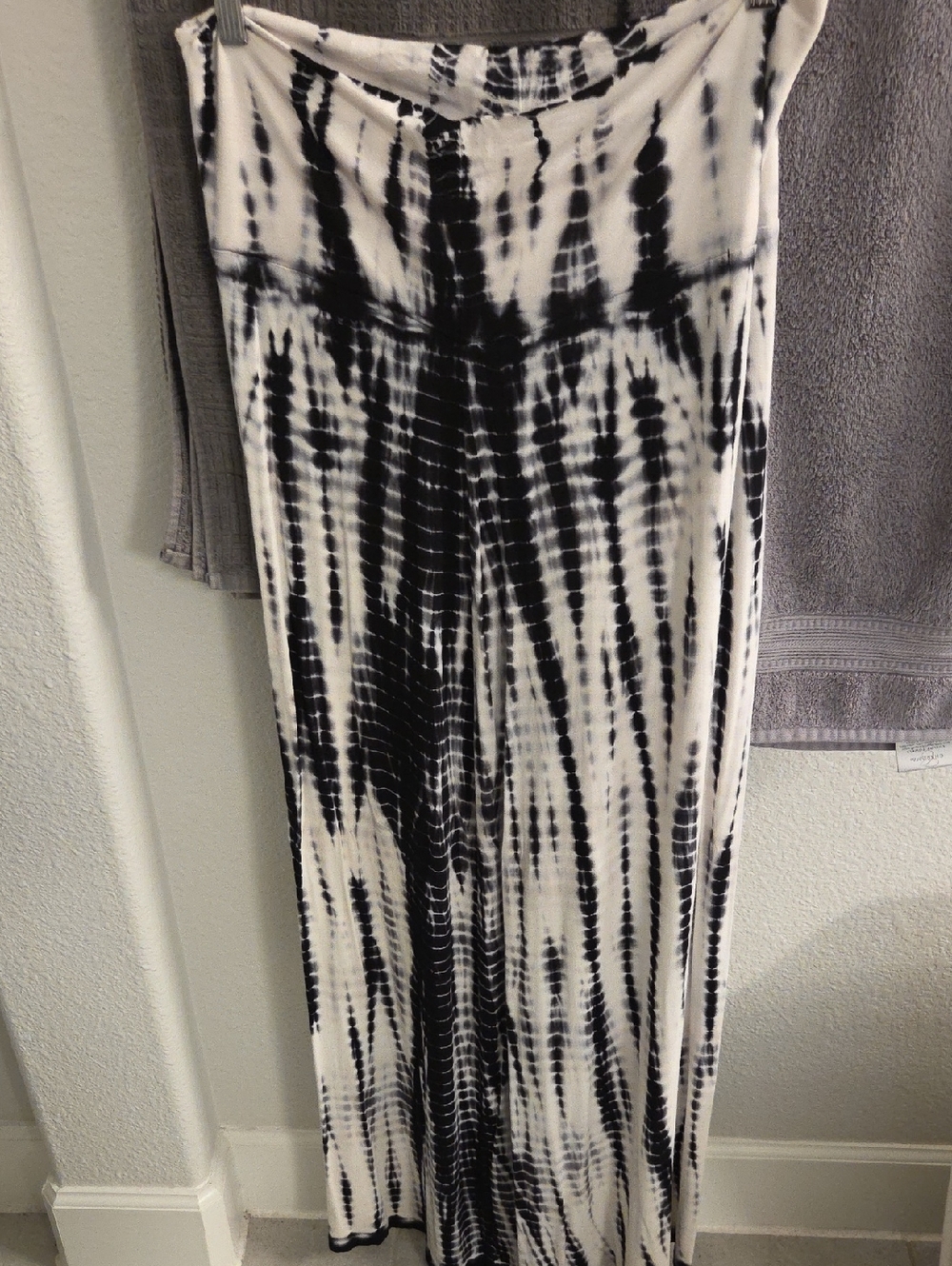 Black & White Tie-Dye Maxi Skirt - Women